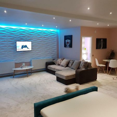 Art Boutique Central Targu Jiu Luaran gambar