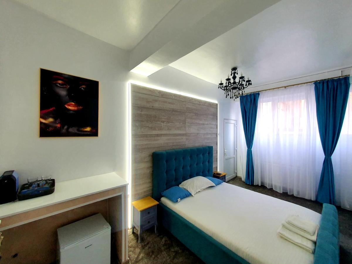Art Boutique Central Targu Jiu Luaran gambar
