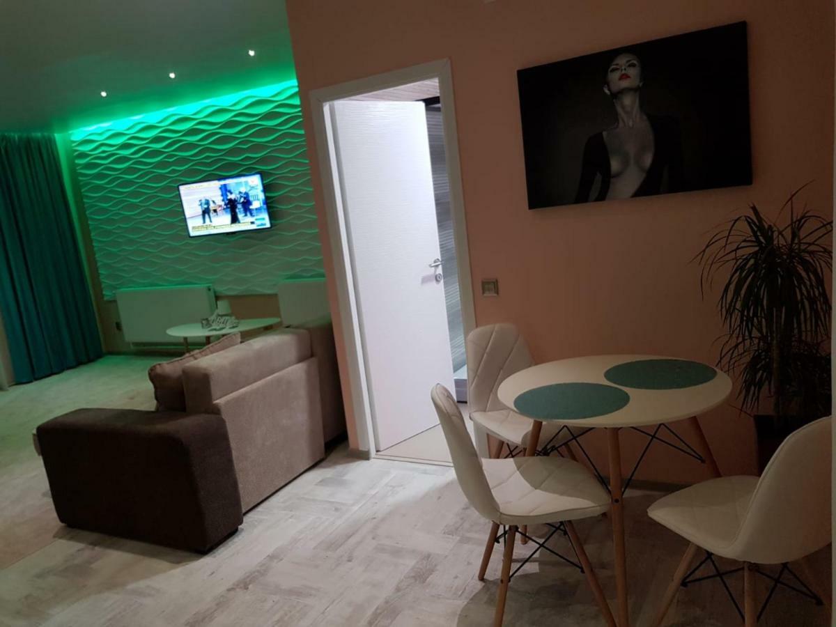 Art Boutique Central Targu Jiu Luaran gambar