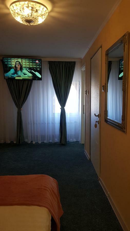 Art Boutique Central Targu Jiu Luaran gambar
