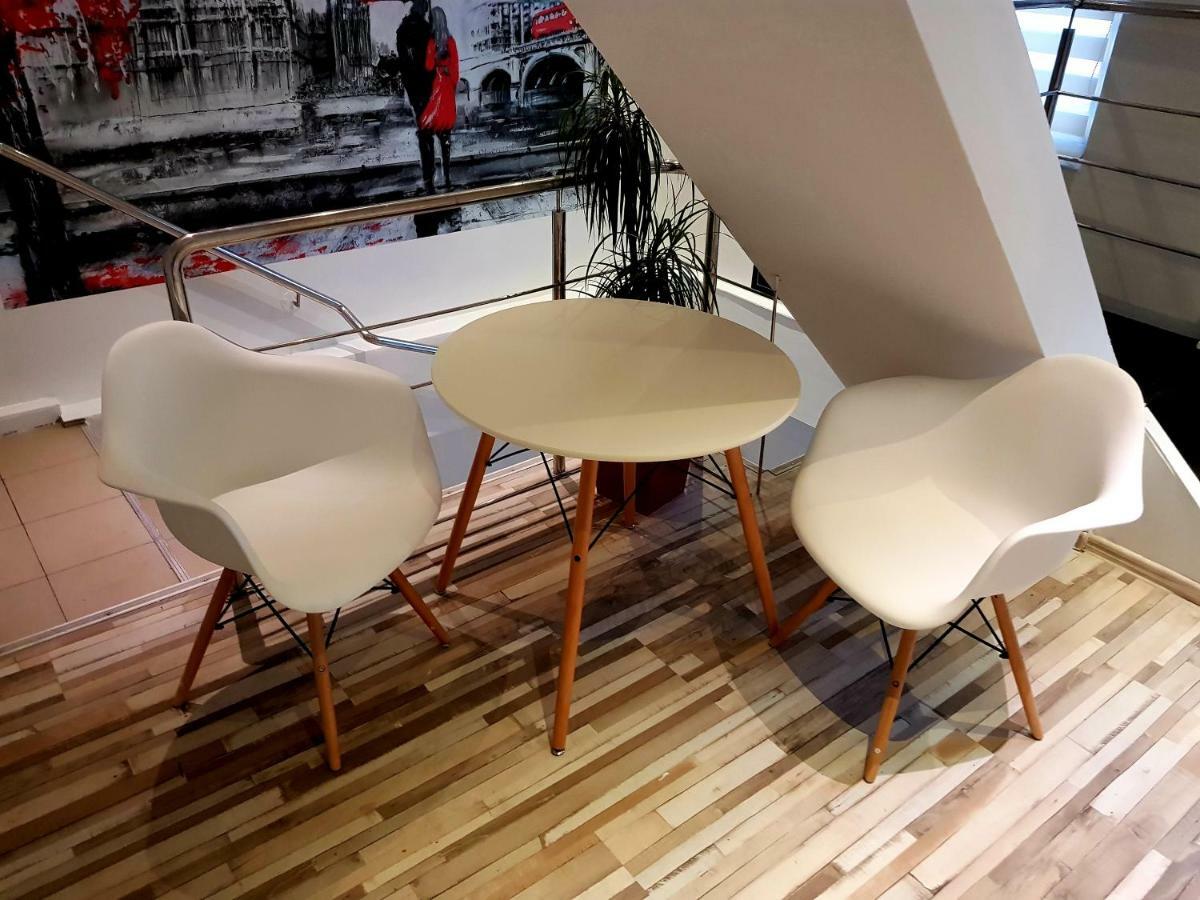 Art Boutique Central Targu Jiu Luaran gambar