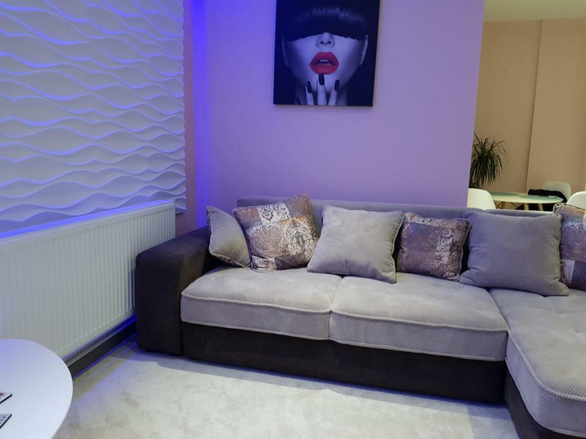 Art Boutique Central Targu Jiu Luaran gambar