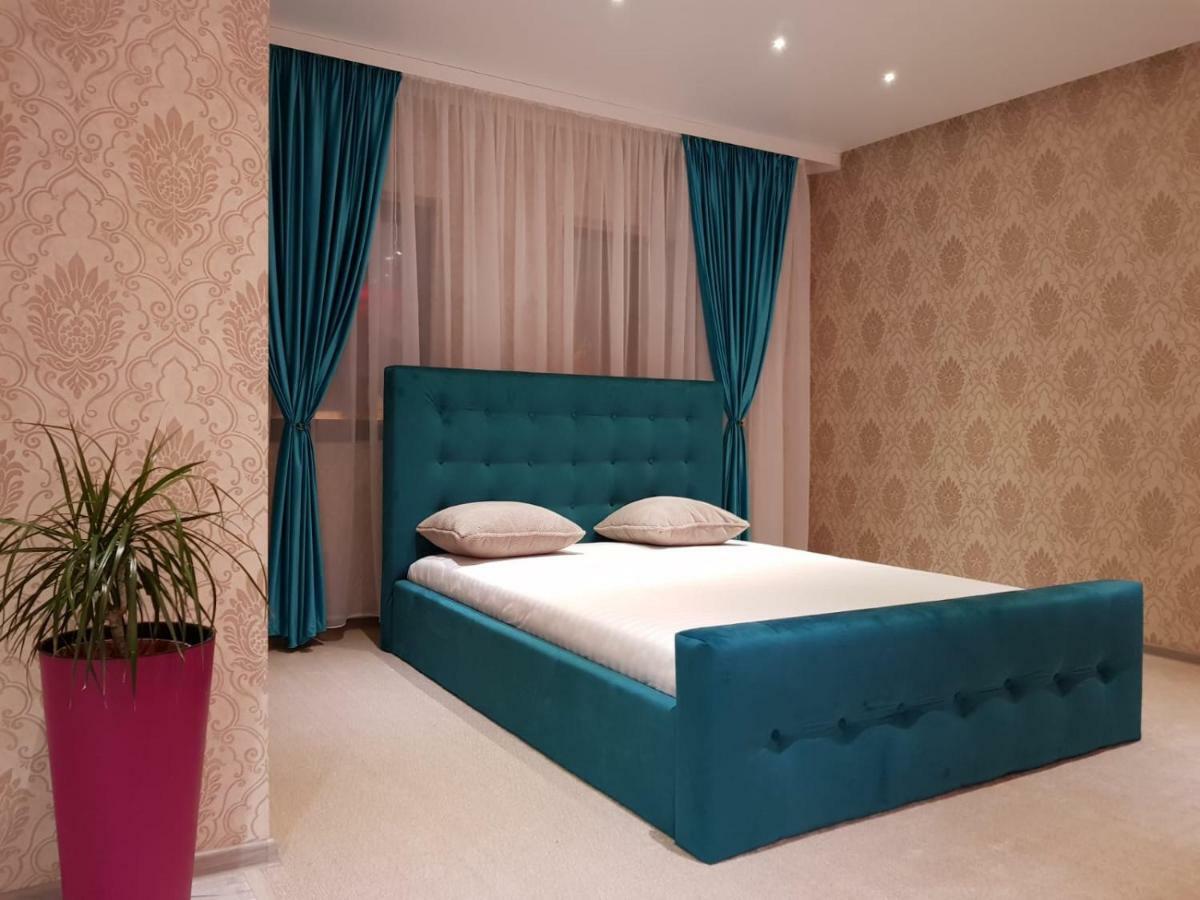 Art Boutique Central Targu Jiu Luaran gambar